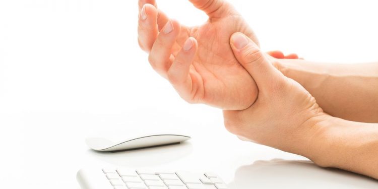 סבלתי משיתוק ביד מומלץ לקריאה לסיפור המלא אורן זריף